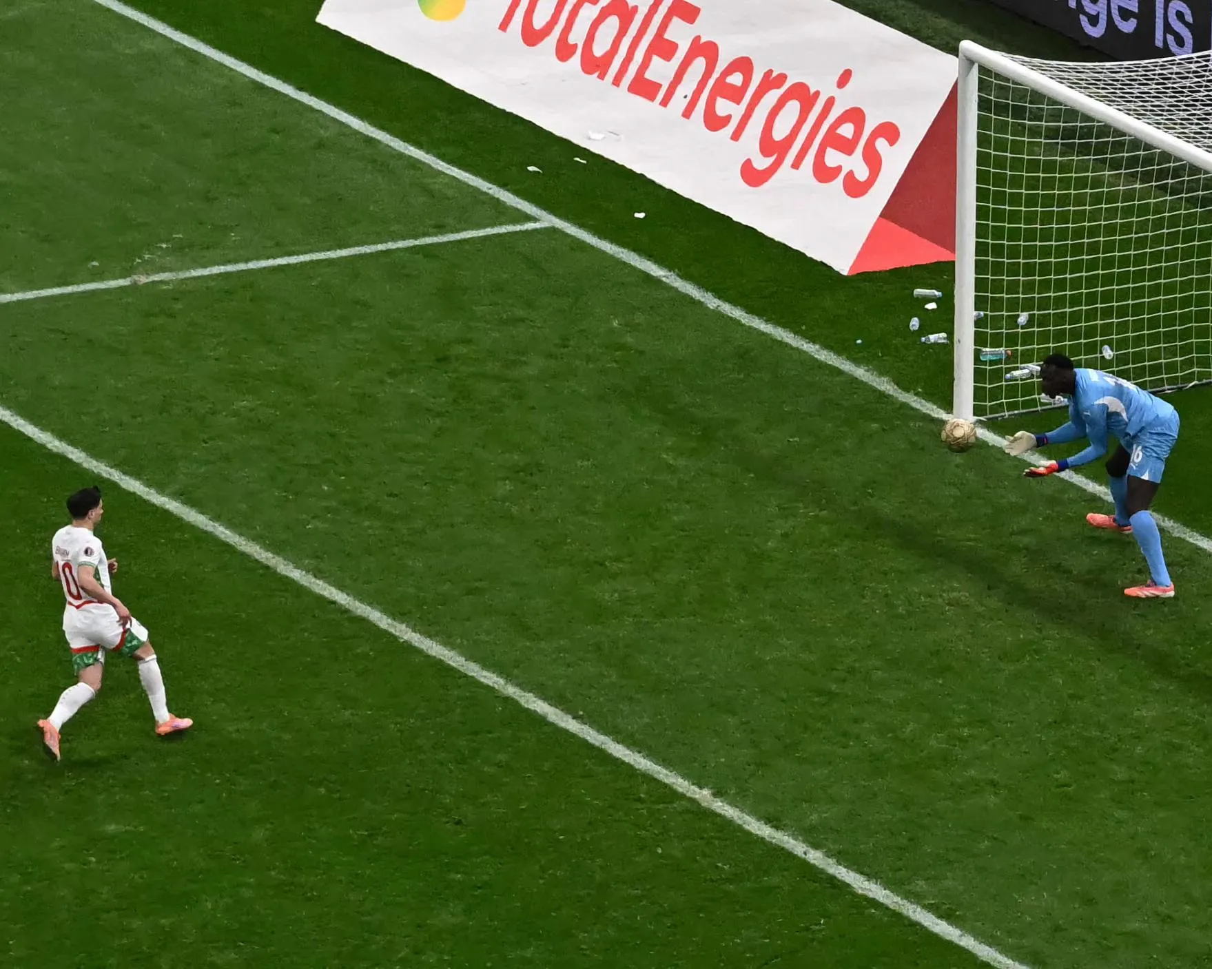 Édouard Mendy catches Brahim Díaz’s Panenka during the Afcon final match between Senegal and Morocco
