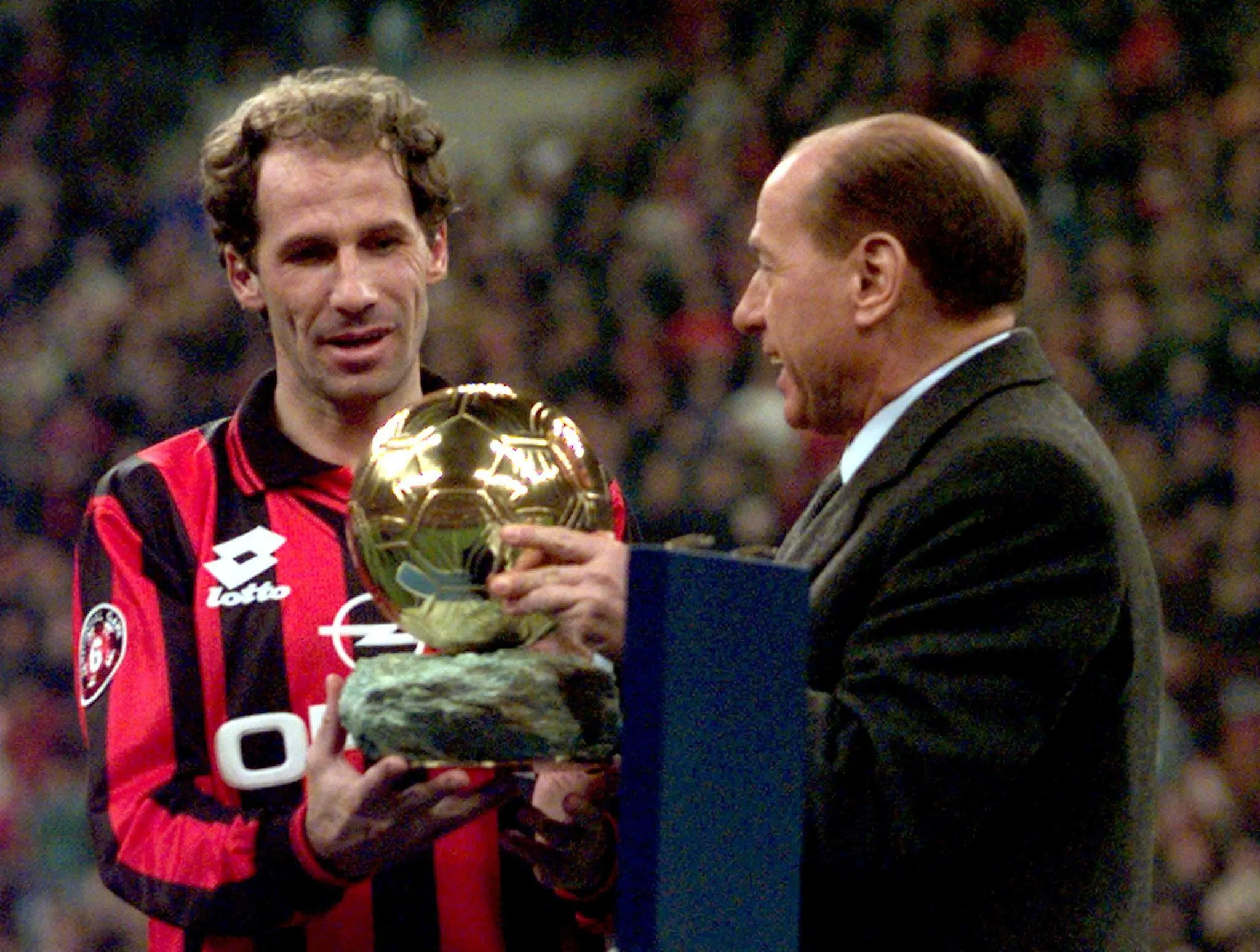 Franco Baresi receiving an award from Silvio Berlusconi 