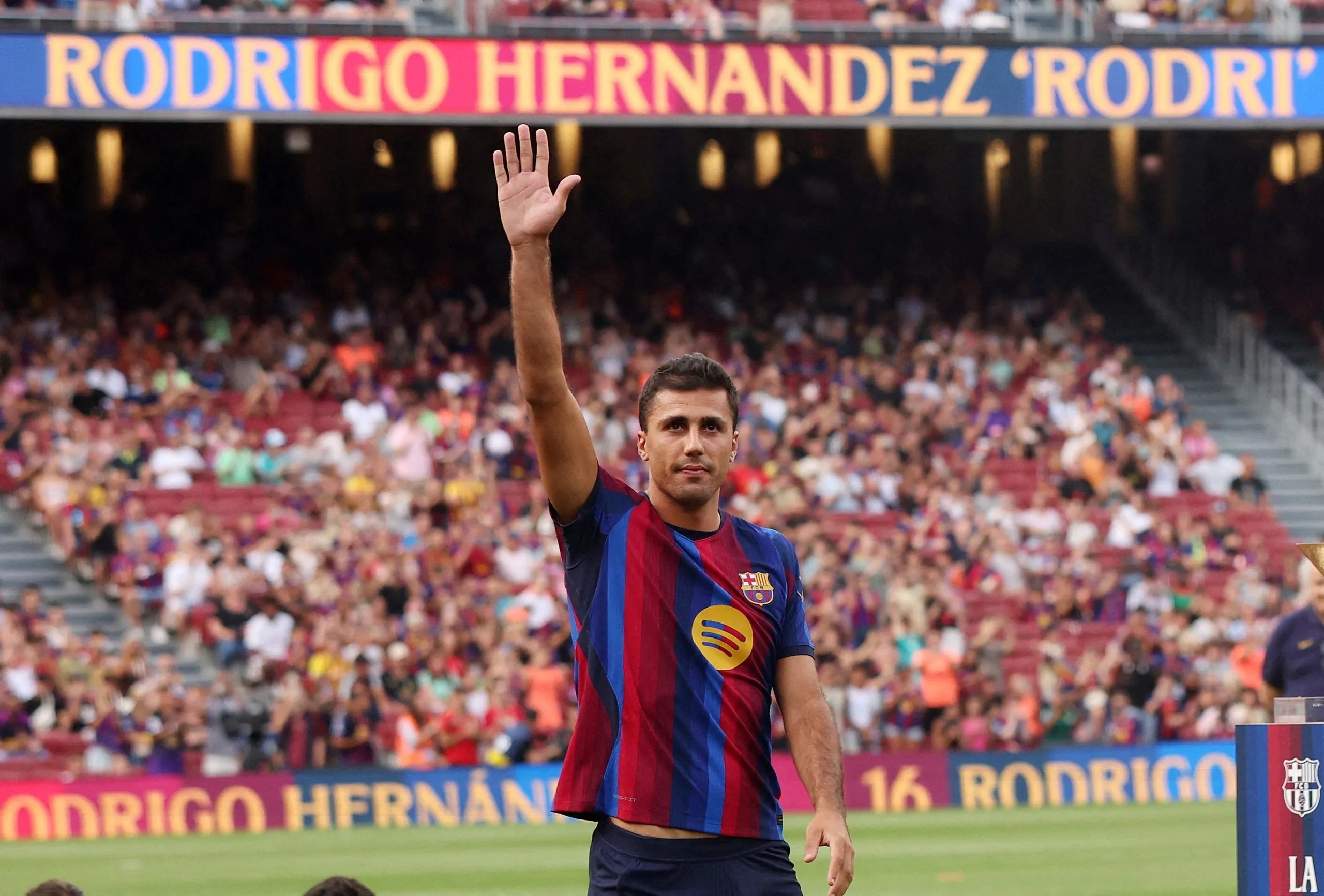 Rodri is introduced in front of fans