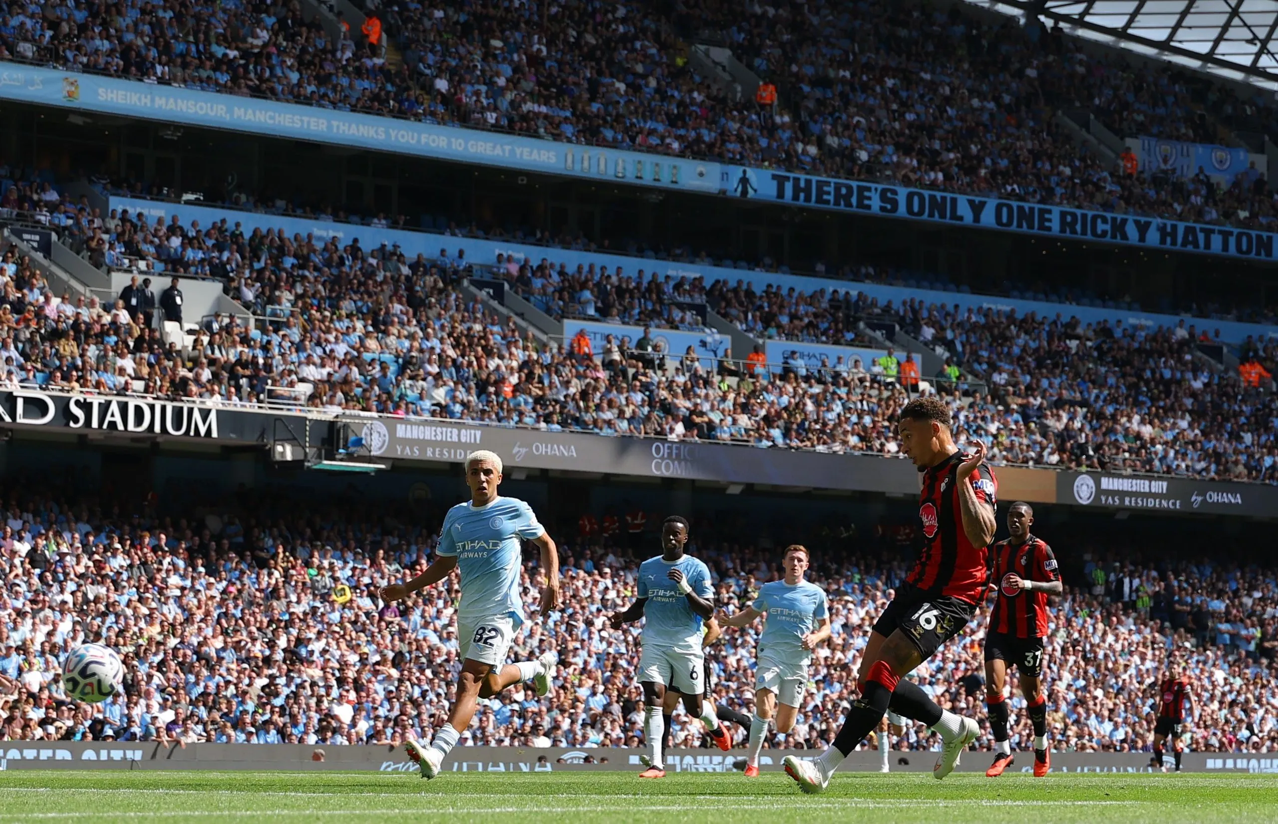Marcus Tavernier of Bournemouth scores.