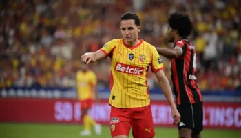 Florian Thauvin célèbre la victoire historique de Lens en finale de la Coupe de France