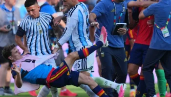 Leandro Paredes reçoit une suspension de 10 matchs après la bagarre en finale