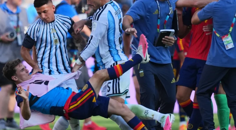 Leandro Paredes reçoit une suspension de 10 matchs après la bagarre en finale