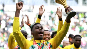 Le Sénégal exhibe le trophée de la Can au Stade de France malgré la décision contestée
