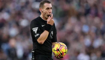 Une vidéo montre l&rsquo;arbitre David Coote en train de renifler de la poudre blanche