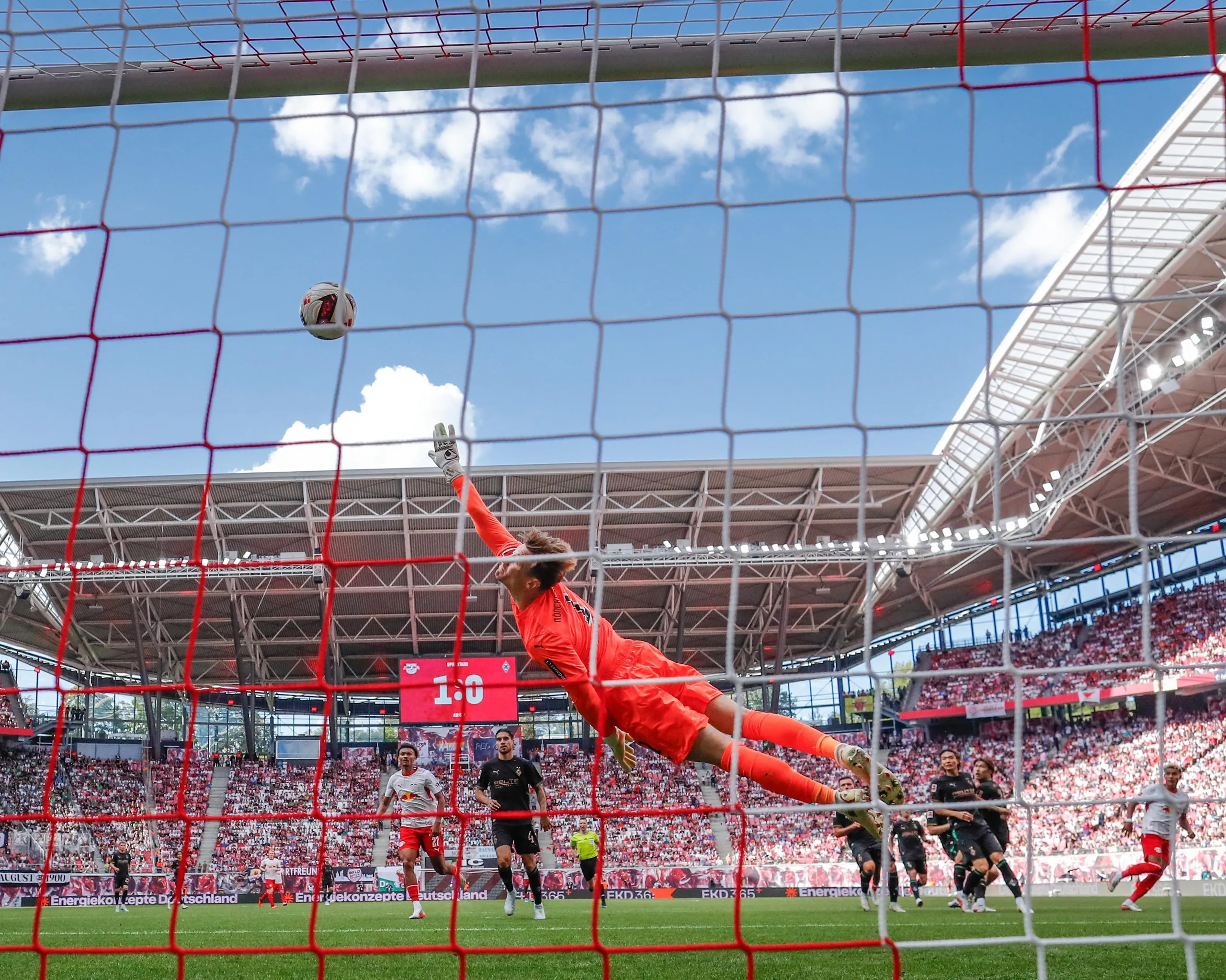 Antonio Nusa’s shot flies beyond Moritz Nicolas.