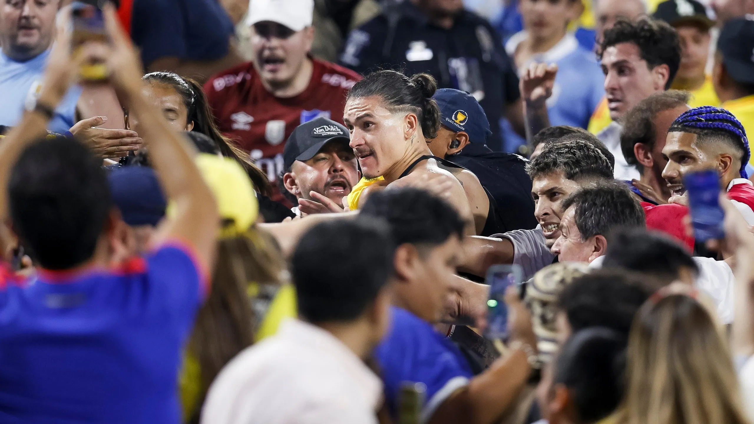 Darwin Núñez confronts fans after Uruguay's Copa América defeat – video