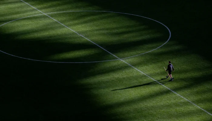 Un week-end à Wembley : préparation du terrain pour un match de FA Cup