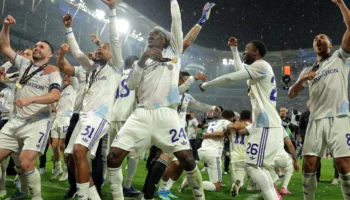 Aston Villa célèbre une victoire historique à Istanbul après 30 ans sans trophée