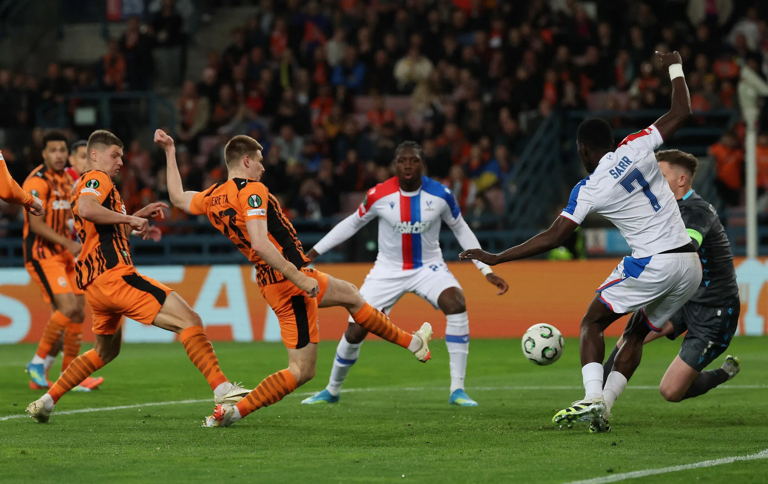 Oleg Ocheretko stretches and slots the ball home for Shakhtar Donetsk’s equaliser.