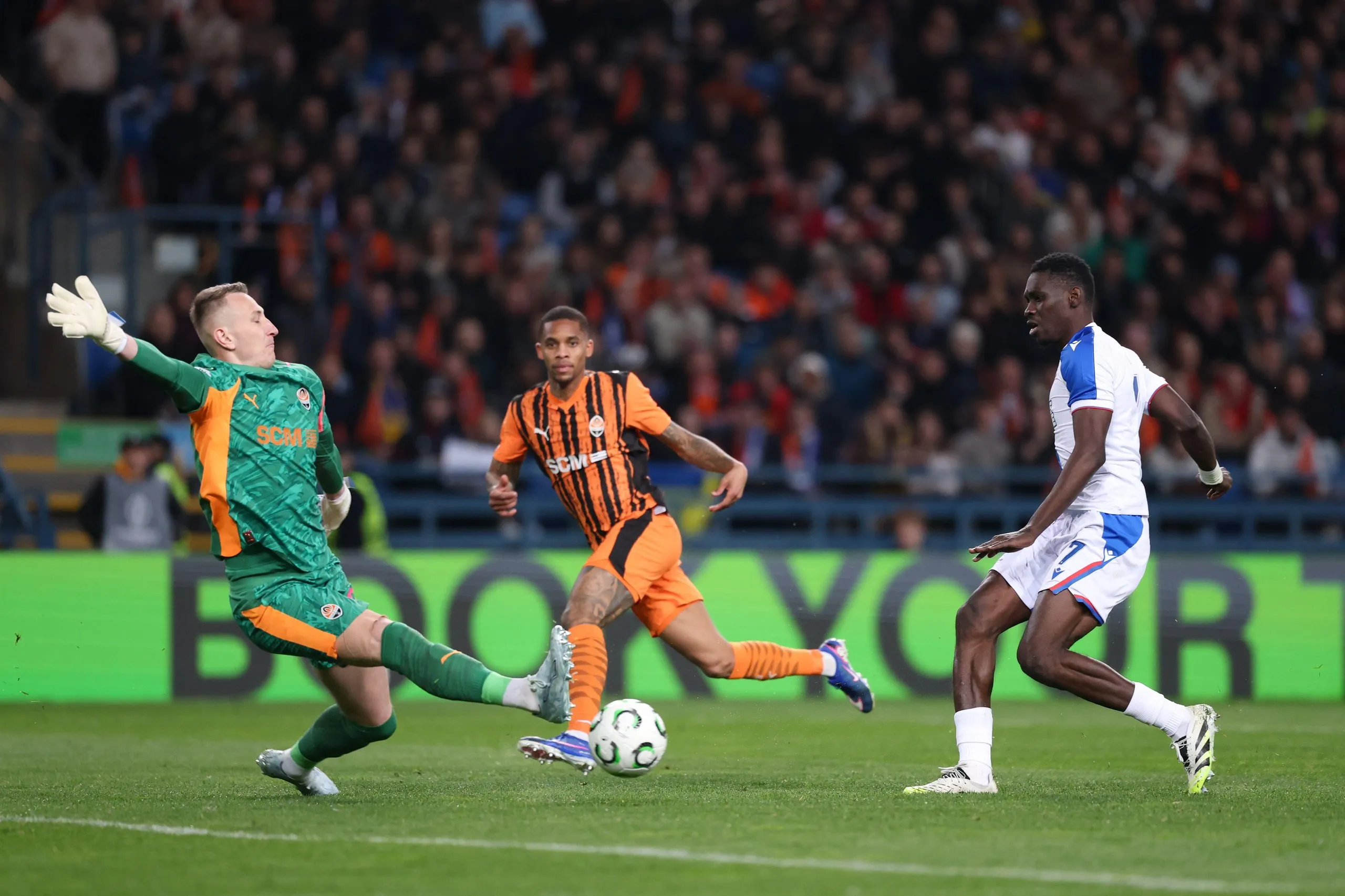 Shakhtar Donetsk keeper Dmytro RiznykIsmaila makes himself big and blocks a shot by Crystal Palace’s Ismaila Sarr.