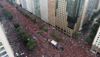 Flamengo remporte la Copa Libertadores et le championnat du Brésil, mais des affrontements éclatent à Rio
