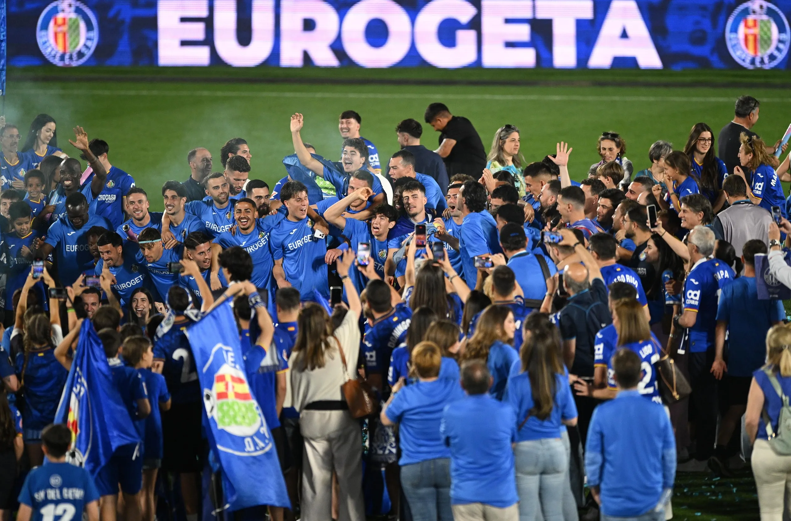 Getafe players celebrate victory and qualification to the Conference League