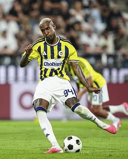 anderson-taliscanin-kafa-vurusu-direkten-dondu-1786823261797.jpeg Anderson Talisca 2 kez direğe takıldı