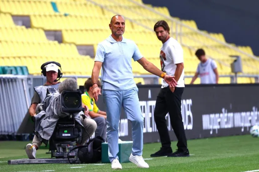bb275.jpg Seule équipe de L2 à zéro point : pour Nantes et son coach Michel Der Zakarian, le temps presse déjà