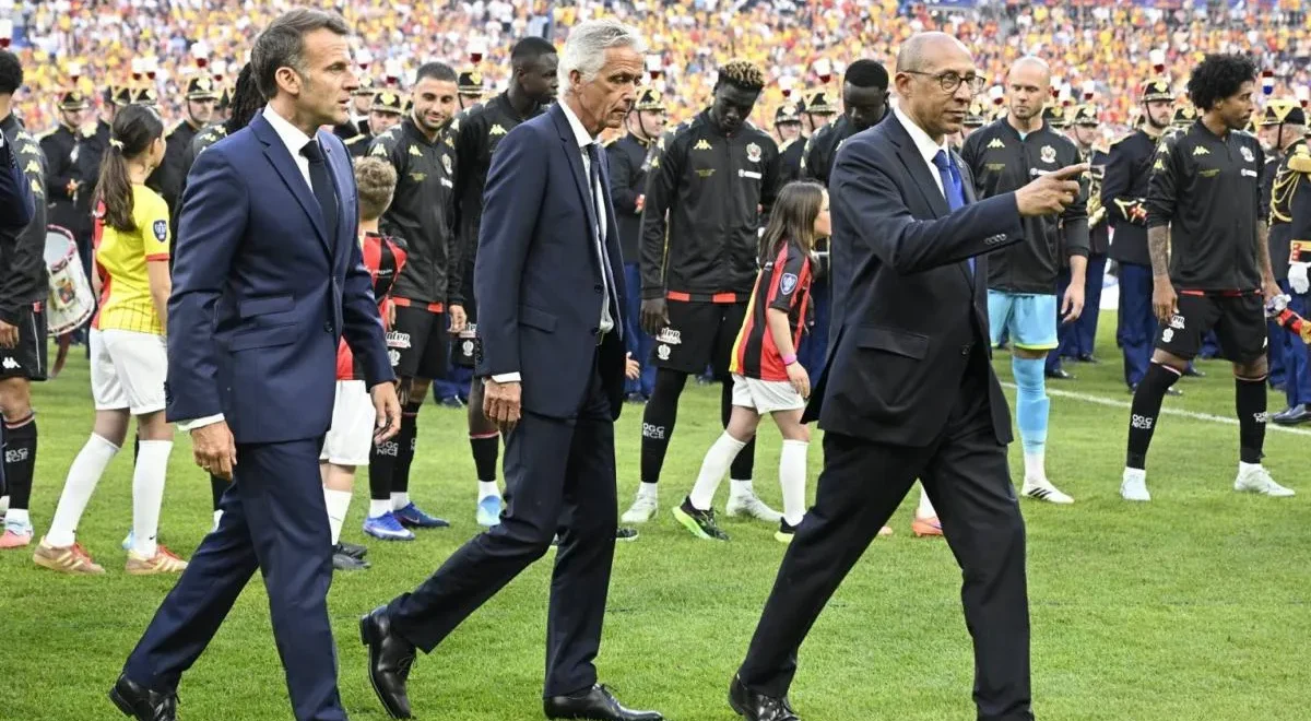 cde75.jpg Le président Emmanuel Macron est venu saluer les joueurs de Lens et de Nice avant la finale de la Coupe de France