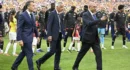 Emmanuel Macron échange avec les joueurs de Lens et de Nice avant la finale de la Coupe de France