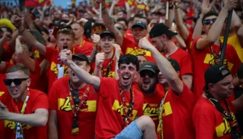 Lens célèbre son premier titre de Coupe de France avec une parade festive