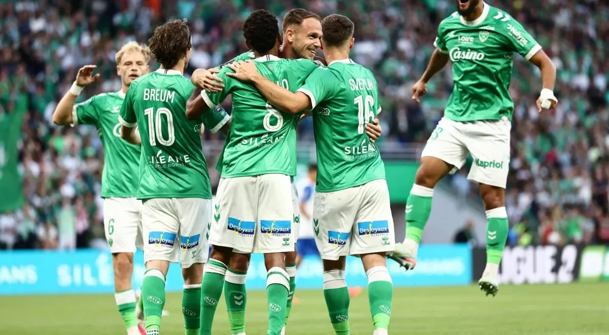 ea69f.jpg Encore rayonnant, Saint-Étienne écrase Grenoble et conserve la tête de la Ligue 2
