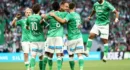 Saint-Étienne domine Grenoble et reste leader en Ligue 2