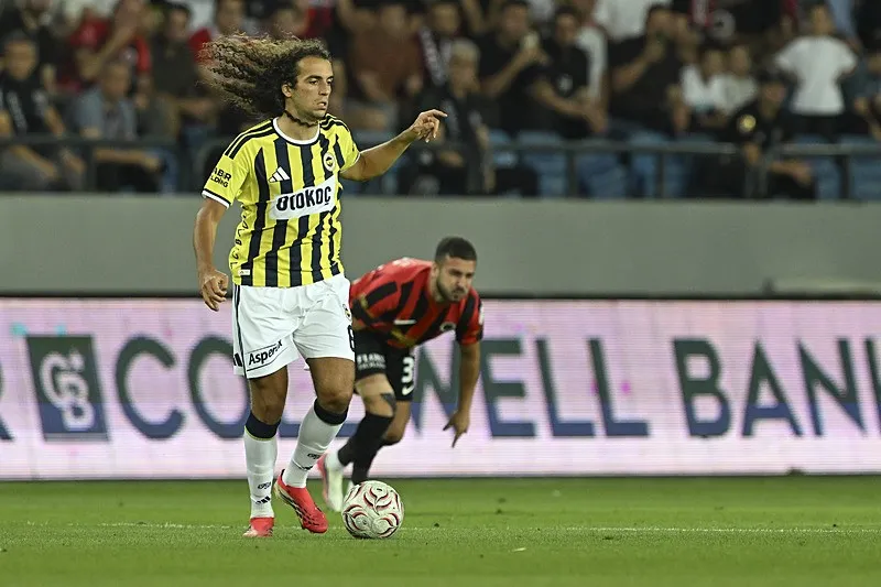genclerbirligi-fenerbahce-macinda-matteo-guendouzinin-hatasi-pahaliya-patladi-1786822376169.jpeg Gençlerbirliği-Fenerbahçe maçında Matteo Guendouzi'nin hatası pahalıya patladı!