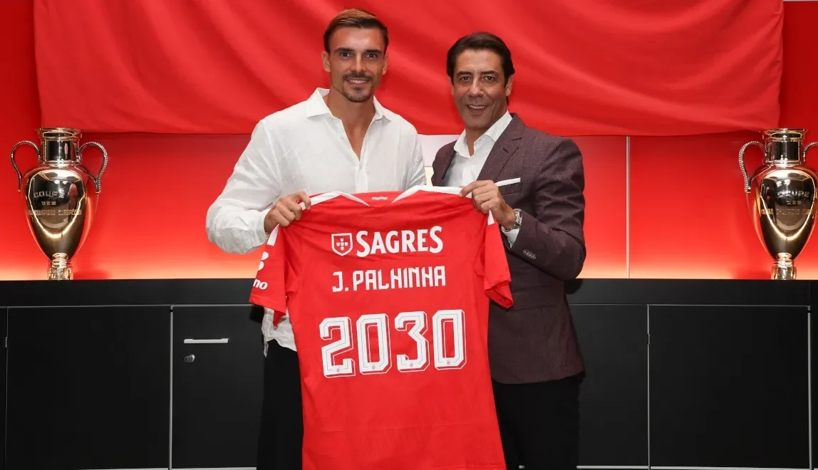 Joao-Palhinha-Benfica.jpg As primeiras palavras de João Palhinha no Benfica: «Sou mais um a ajudar, a dar tudo pelo clube»