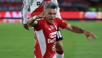 Inquiétude à Independiente Santa Fe suite à la blessure de Daniel Torres : sa présence incertaine pour le retour contre River