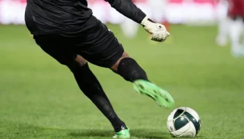 National 1 : un milieu de terrain remplace le gardien blessé