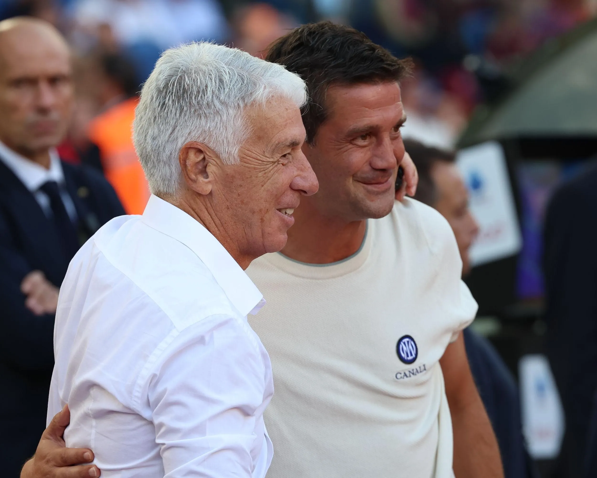Roma manager Gian Piero Gasperini (left) embraces his Inter counterpart Cristian Chivu before the match.