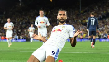 Leeds surclasse Newcastle et grimpe à la troisième place