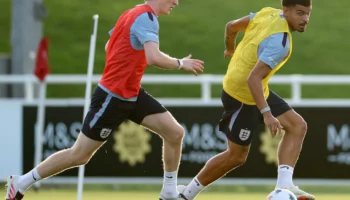 Anthony Gordon soutient Tuchel sur les difficultés de possession de l&rsquo;Angleterre