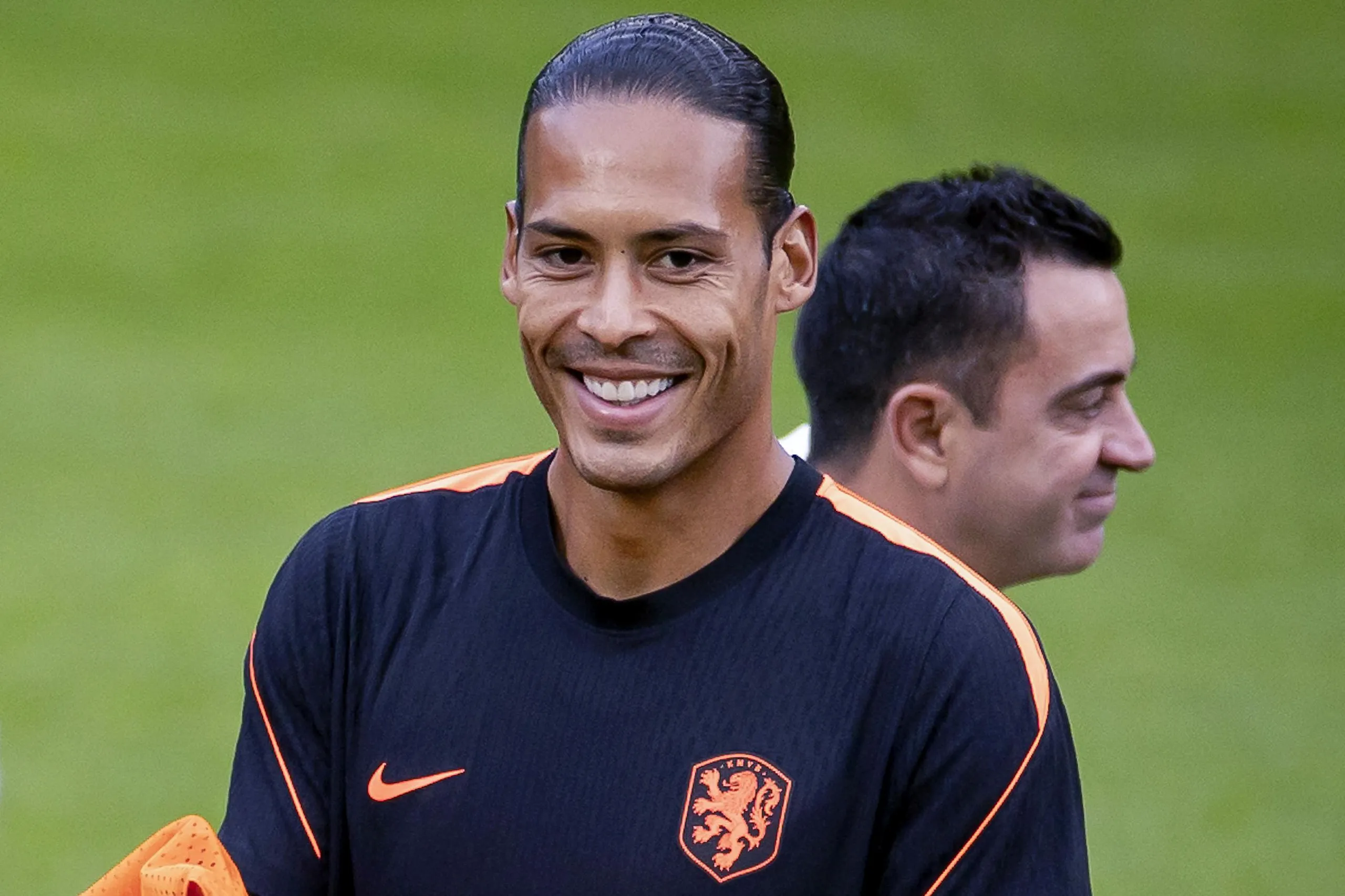 Xavi behind Virgil van Dijk in training