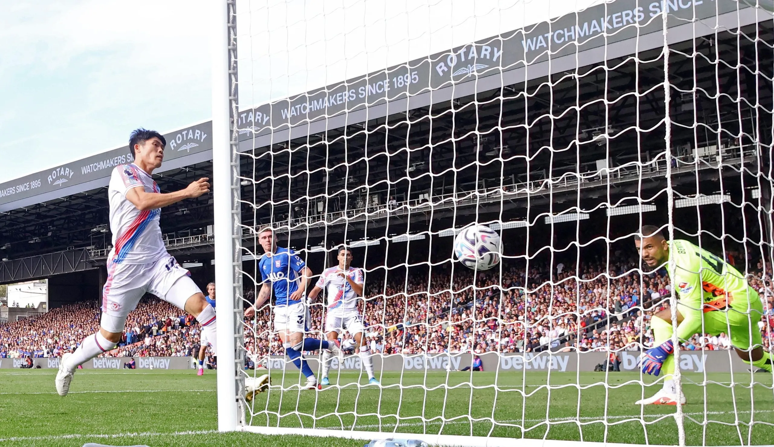 Leif Davis fires home Ipswich’s second