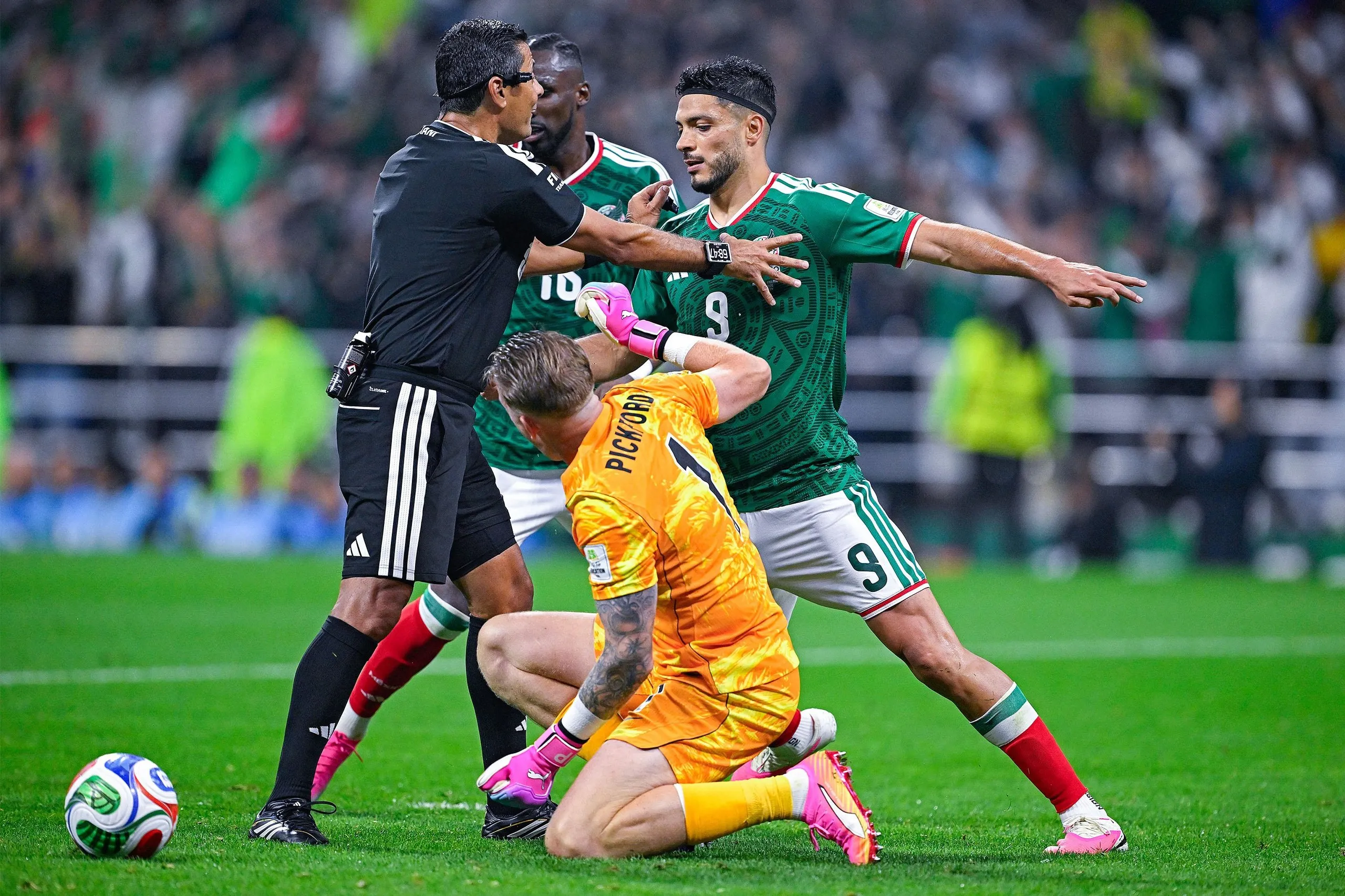 Alireza Faghani intervenes as Jordan Pickford tries to stop Raúl Jiménez placing the ball on the penalty spot