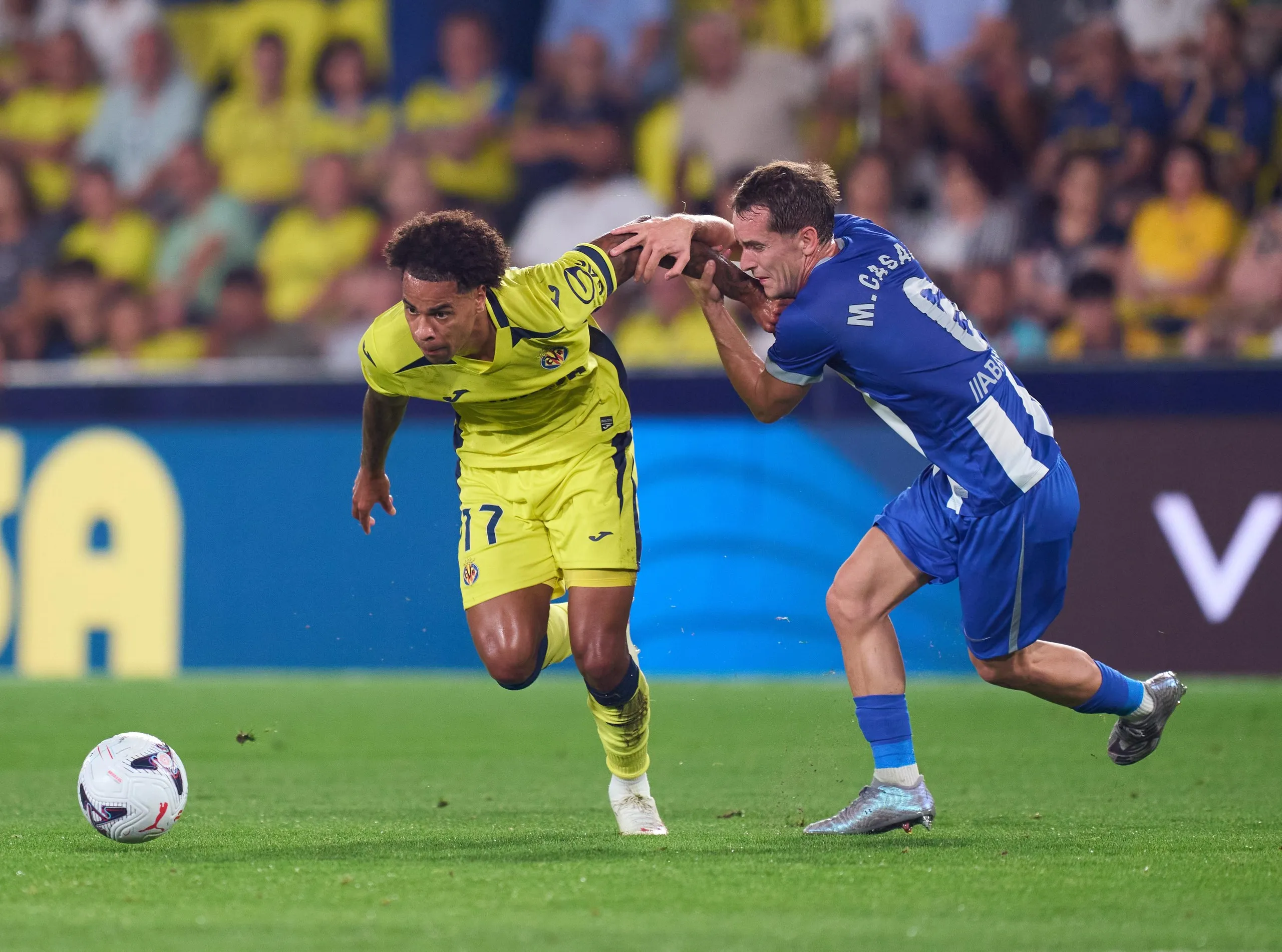 Marc Casadó (right) tries to curtail Tajon Buchanan’s progress