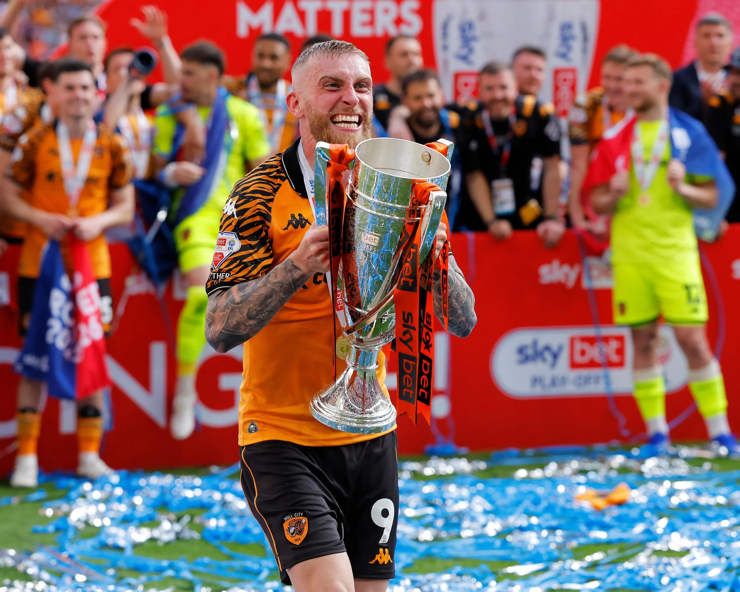 Oli McBurnie with the playoff trophy.
