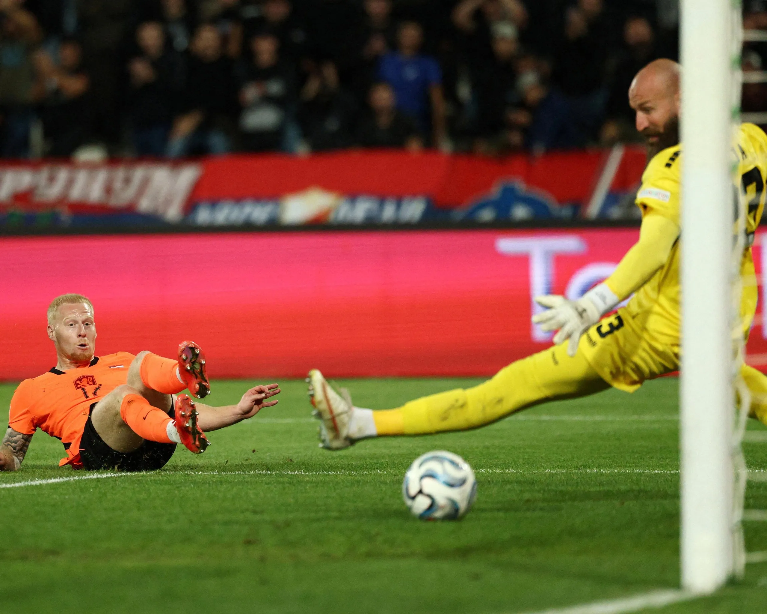 Mexx Meerdink scores his second goal in the Netherlands’ 2-1 victory in Belgrade.