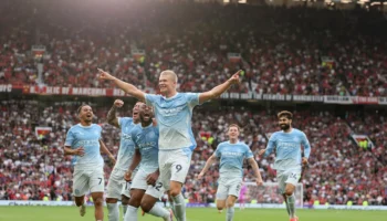 La controverse du VAR décide du derby de Manchester alors que City suit le rythme d&rsquo;Arsenal