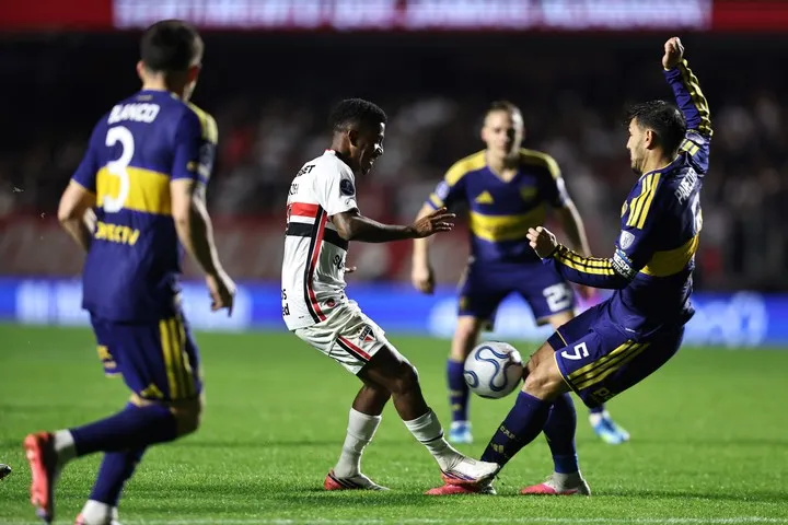 Paredes, otra vez fue uno de los puntos altos de Boca. (EFE)