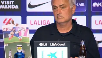 José Mourinho et ses protestations lors de la défaite au derby de Madrid