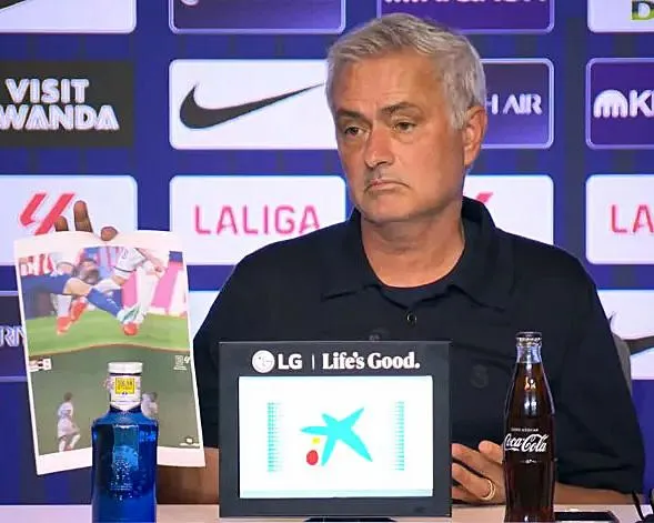589.jpg Paper trail of protests: José Mourinho plays the hits in Madrid derby defeat | Sid Lowe