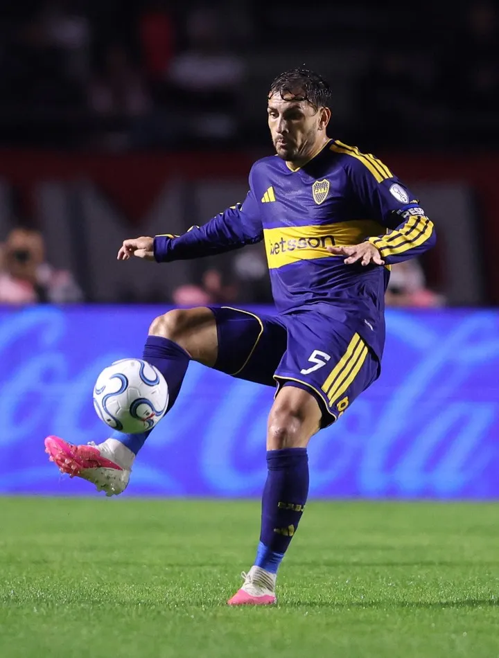 Paredes, otra vez fue uno de los puntos altos de Boca. (REUTERS)