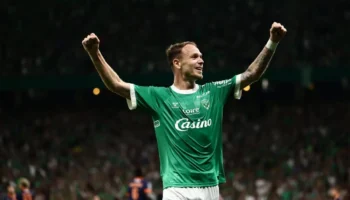 Saint-Étienne remporte sa cinquième victoire consécutive face à Montpellier en Ligue 2