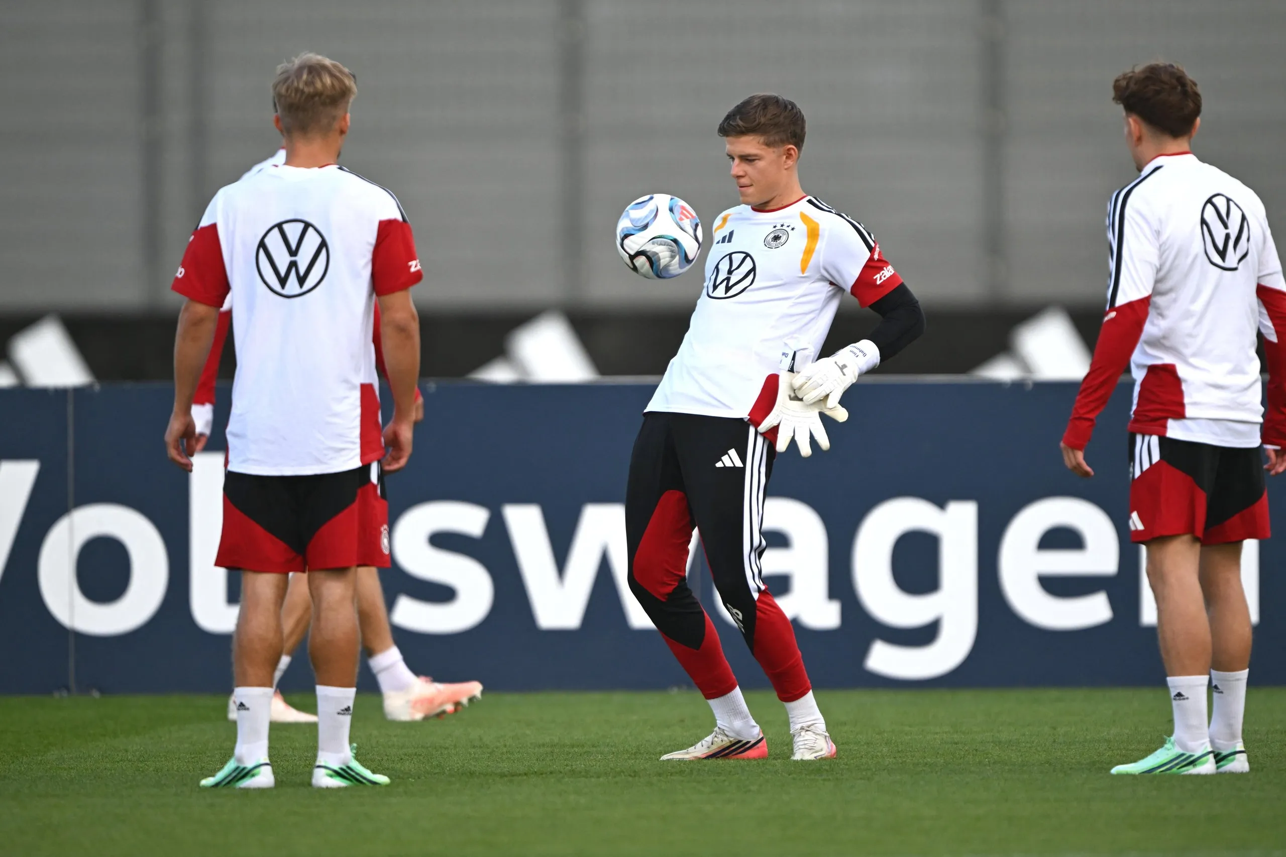 The goalkeeper Finn Dahmen juggle a football at a training session in Herzogenaurach