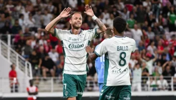 Saint-Étienne vise la première place en Ligue 2 contre Montpellier