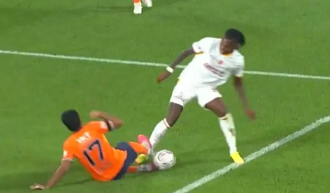 Başakşehir, Galatasaray karşısında 10 kişi kaldı!