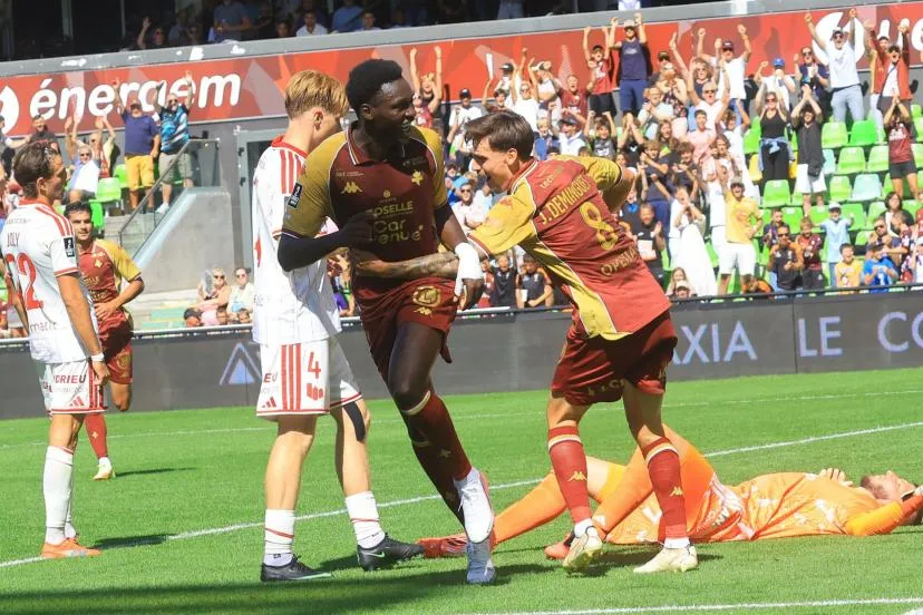 cbf1e.jpg Ligue 2 : Metz balaye Rodez avec un triplé de Pape Moussa Fall, Reims tenu en échec par Guingamp malgré un doublé de Yaya Fofana