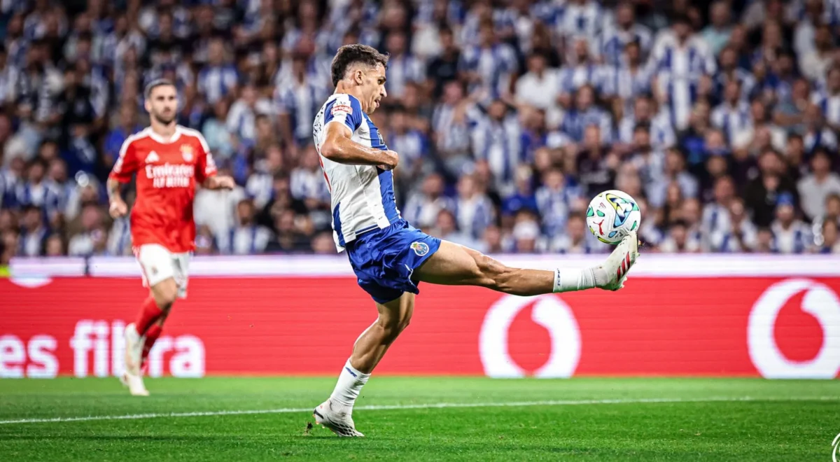 Gabri-Veiga2.jpg Thiago Silva comenta golo de Gabri Veiga com brincadeira nos comentários: «Tu é que sabes, lenda»