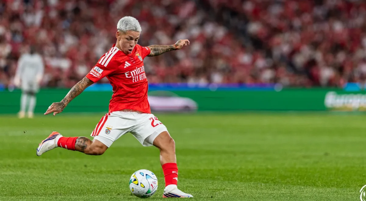 Gianluca-Prestianni-Benfica-5.jpg Gianluca Prestianni e relação com Andreas Schjelderup: «É bom para toda a equipa e para o Benfica»