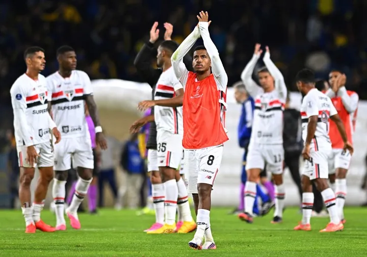 Los jugadores de San Pablo, tras la derrota en la Bombonera. (Foto: Reuters)